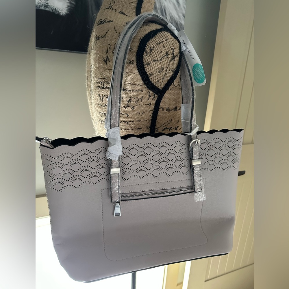 URBAN EXPRESSIONS Tote